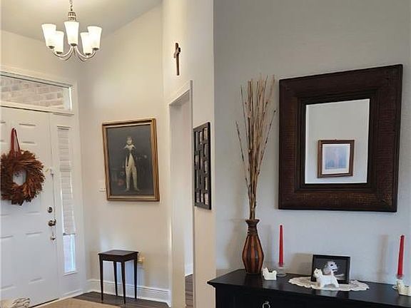 3rd image of 16396 Edgewater Cir