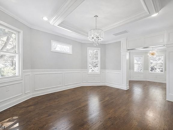 4th image of 146 Poplar St