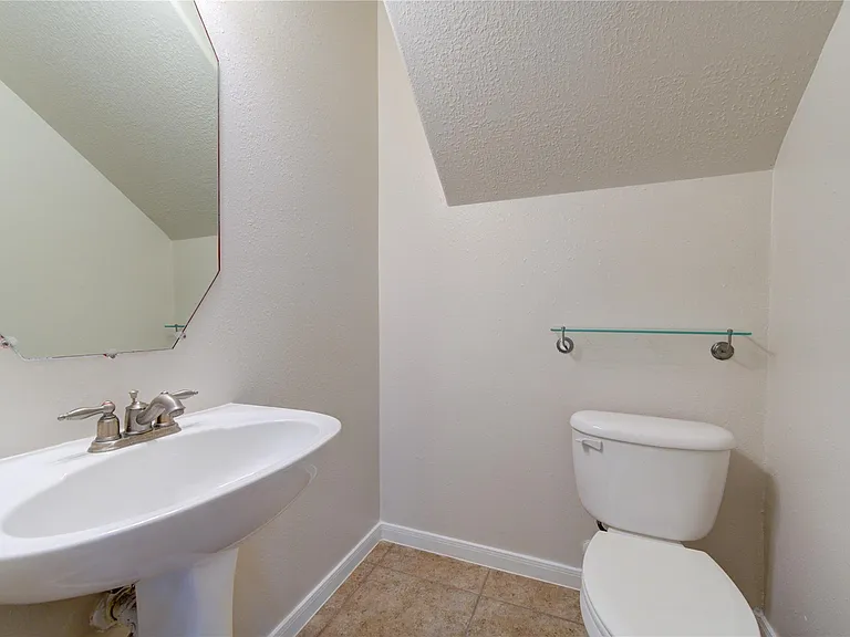 1903 Hampton Lakes Ct — Photo 14