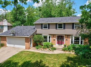 11319 Brookshire Dr, Grand Blanc, MI 48439