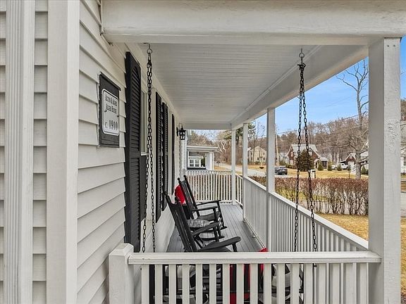 4th image of 35 Pine St