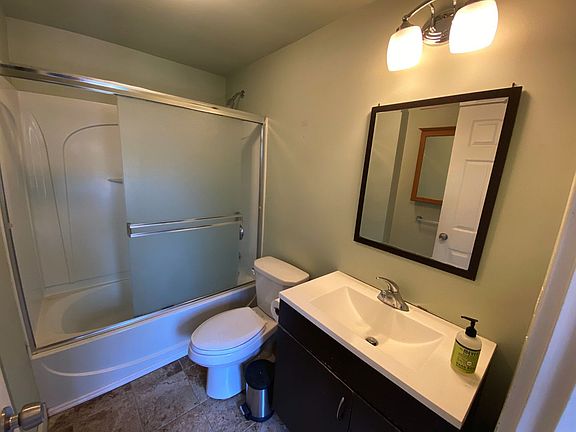 3rd image of 137 Nicoll St #1R