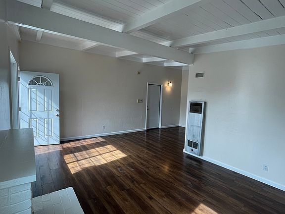4th image of 2640 Illinois St