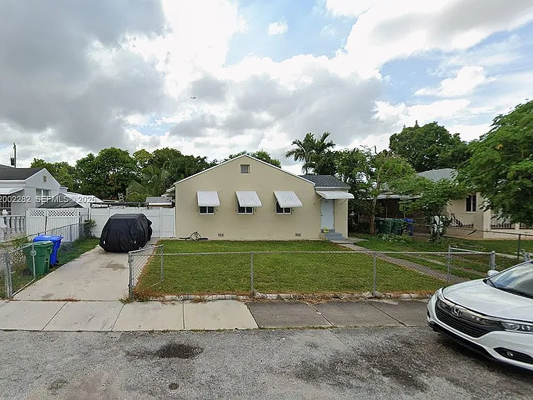 471 NW 32nd Ct #B — Photo 1