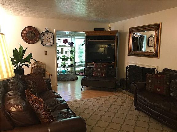 5th image of 901 Country Park Dr SE