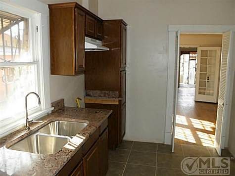 5th image of 2701 Wheeling Ave