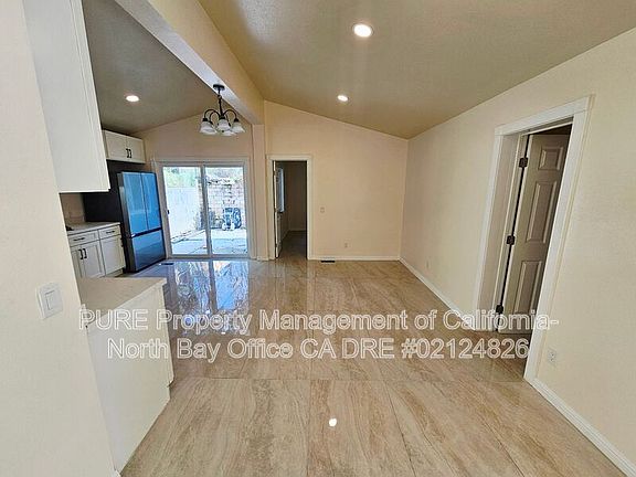 5th image of 937 N Oak St