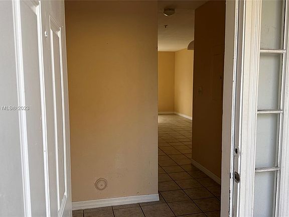 3rd image of 2040 NE 167th St #3-128