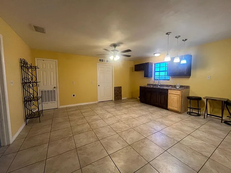 9001 Tulane Dr #UPSTAIRS — Photo 2