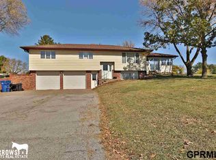 324 6th St, Burr, NE 68324