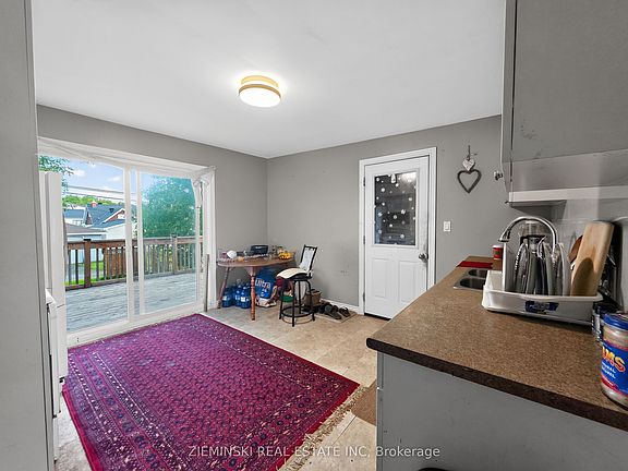 3rd image of 112 Duncan Ave S