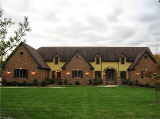 2084 Stone Ridge Dr, Hinckley, OH 44233