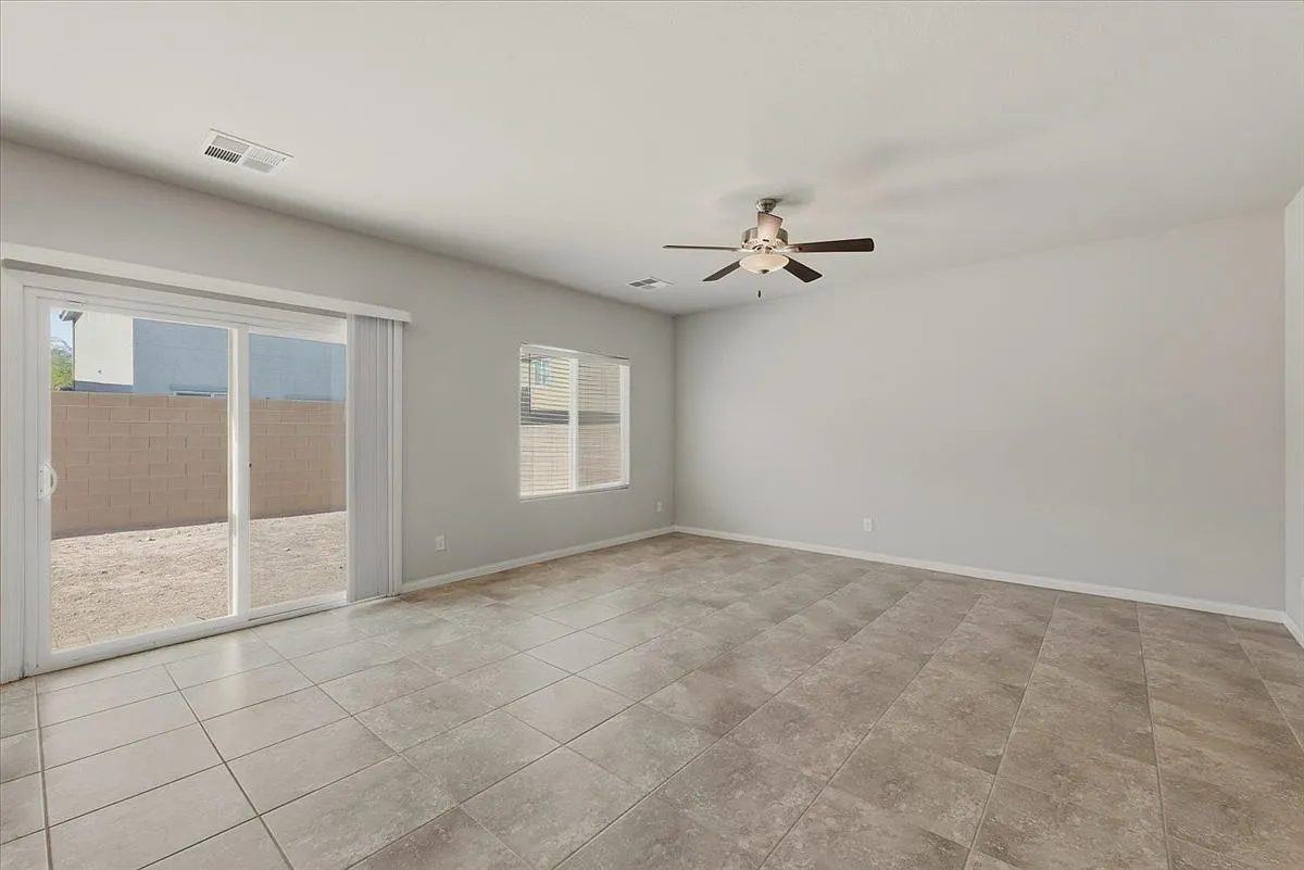 1058 Willow Berry Avenue — Photo 4