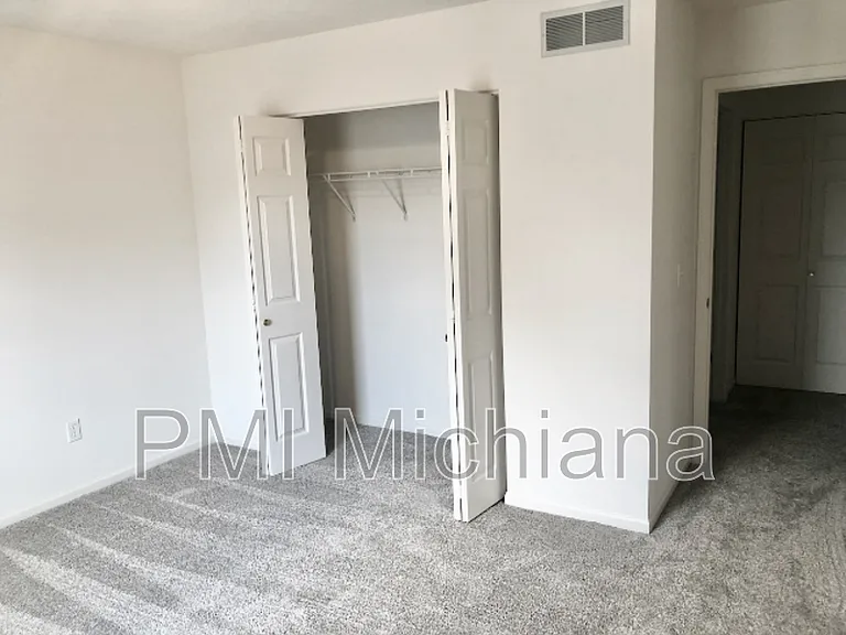 51880 Courtland Dr E — Photo 16