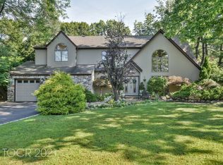 2 Chapel Hill Rd, Oakland, NJ 07436