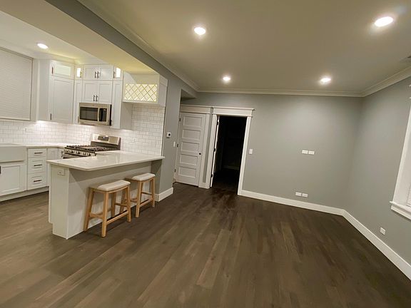 3rd image of 3657 N Whipple St #1