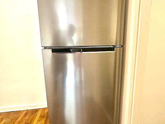 4th image of 647 Albany Ave APT 2