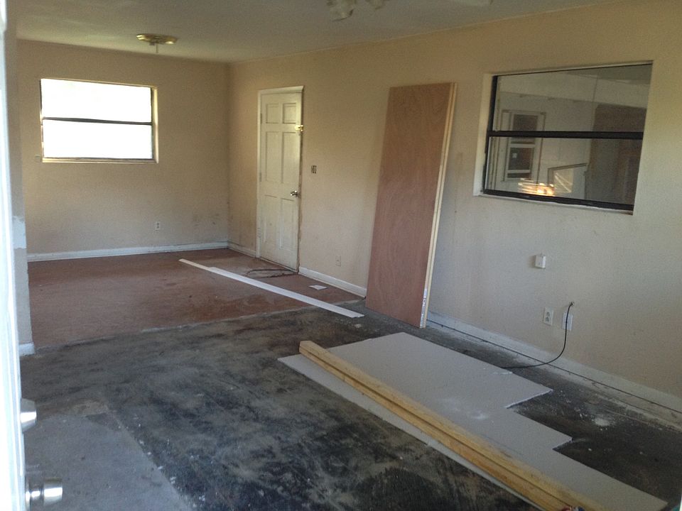 1st image of 27573 W 2nd Ave
