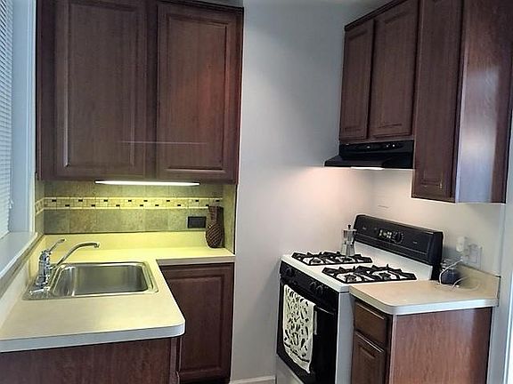 4th image of 5801 N Rockwell St #2