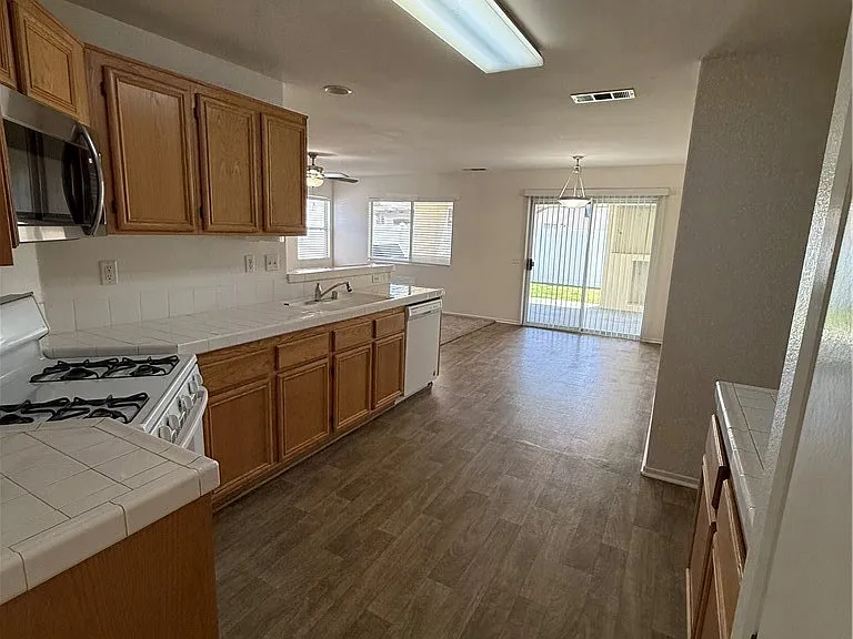 30212 Lakeport St — Photo 2