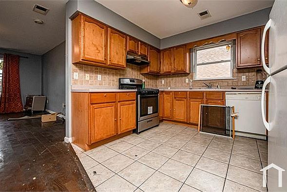 1st image of 914 S 18th St Floor 2