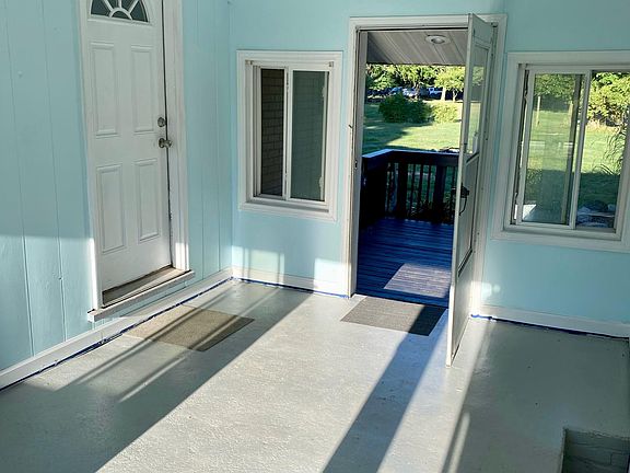 Charming breezeway between the house and the garage - it is now painted a calming gray instead of the ocean color pictured