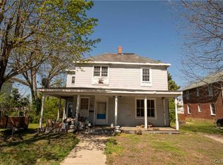 206 S High St, Blackstone, VA 23824