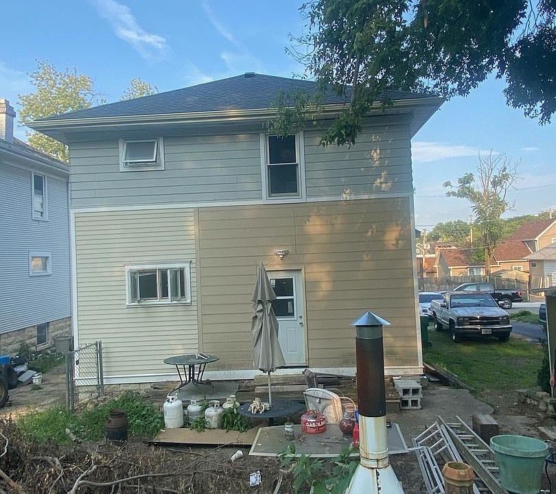 2nd image of 255 Pearl St