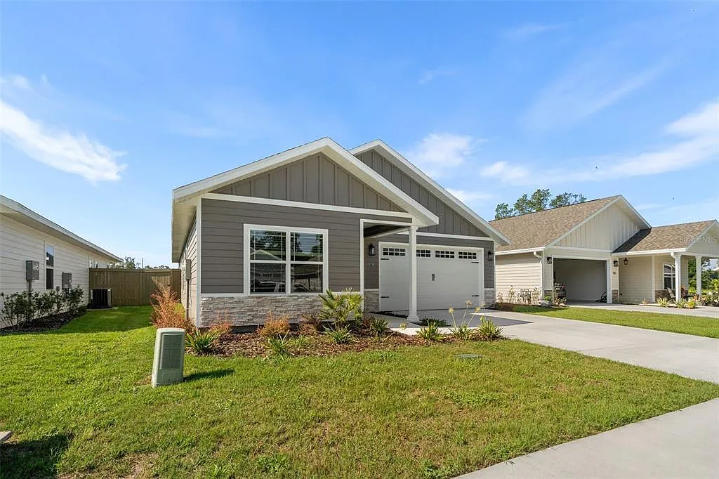 3 bed, 2.0 bath, 1705 sqft, $3,195 — Photo 3