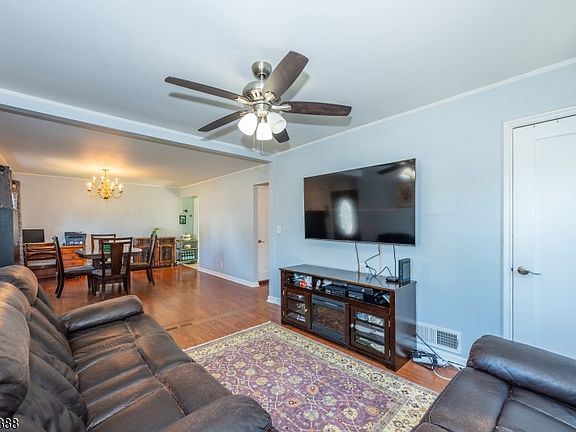 4th image of 443 Mount Prospect Ave