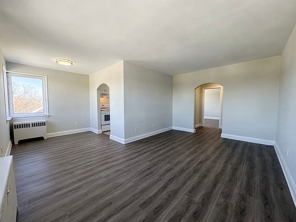 3rd image of 36 Wood Glen Rd #U301