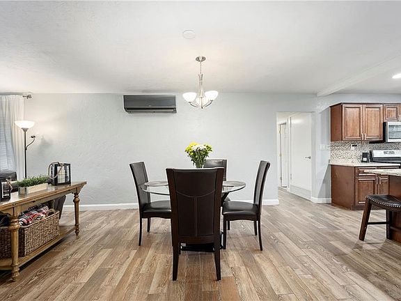 5th image of 714 SE 15th Ave