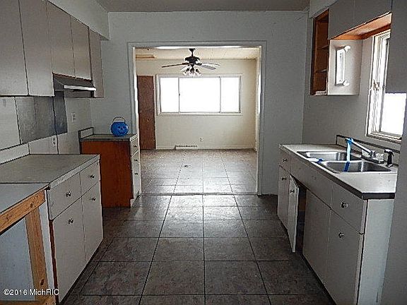 3rd image of 173 Kingman Ave E