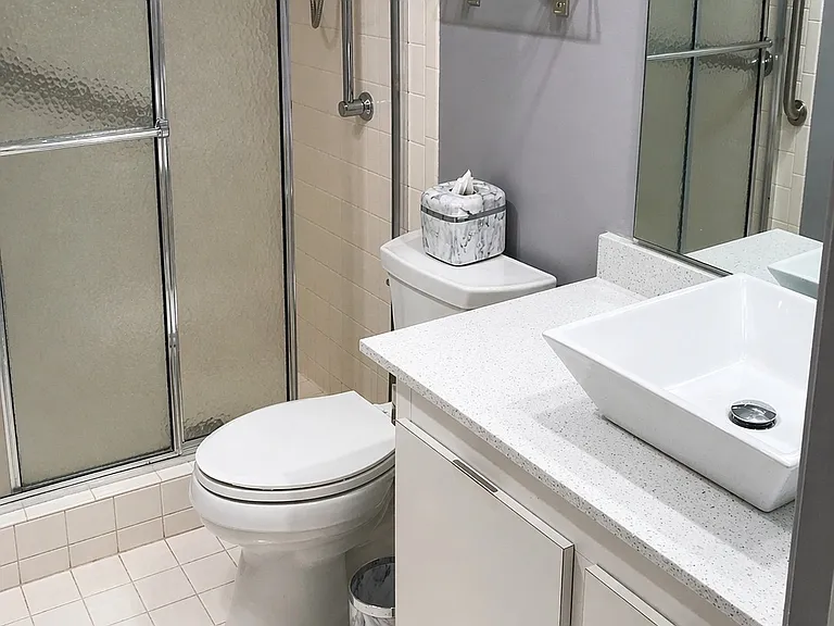 3901 Oaks Clubhouse Dr #205 — Photo 9