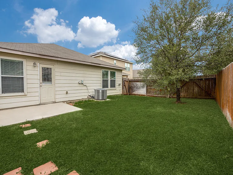 8922 Oakwood Park — Photo 12
