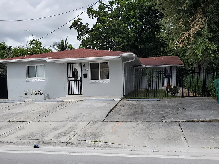 2797 SW 27th Ter — Photo 12