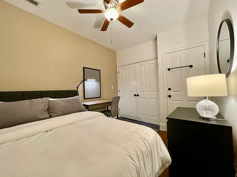 1506 W Polk St #1ZR — Photo 9