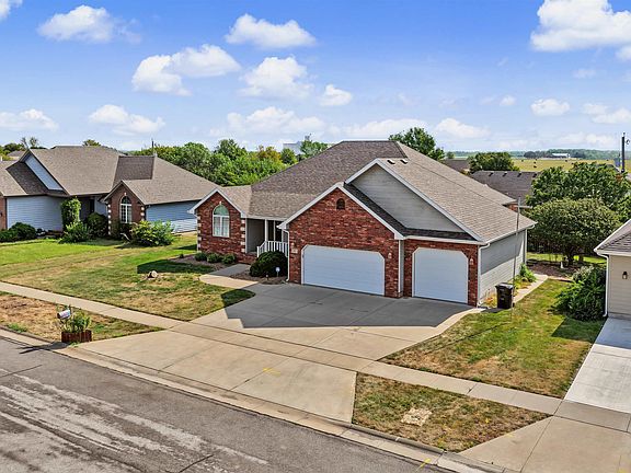 2nd image of 517 Pine Ridge Dr