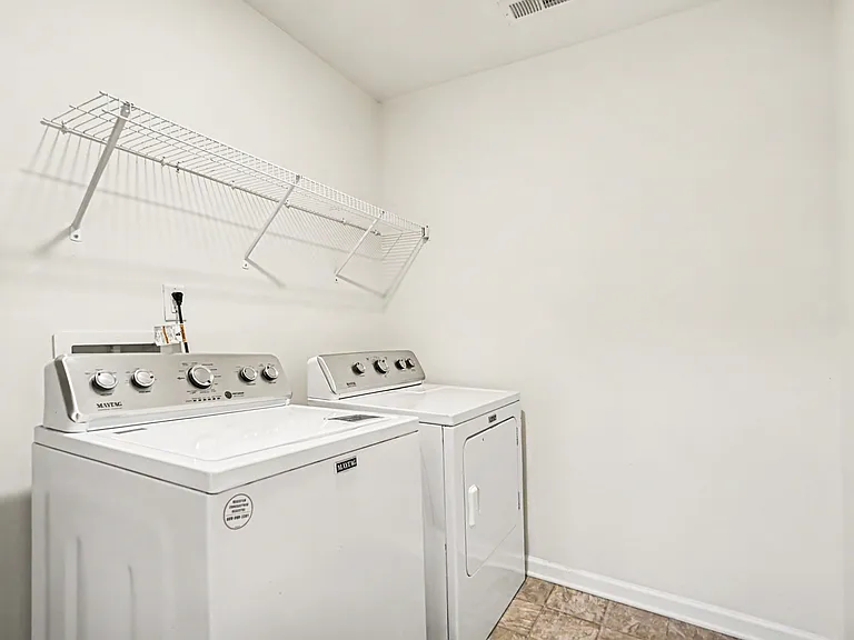 10420 Benfield Rd — Photo 28