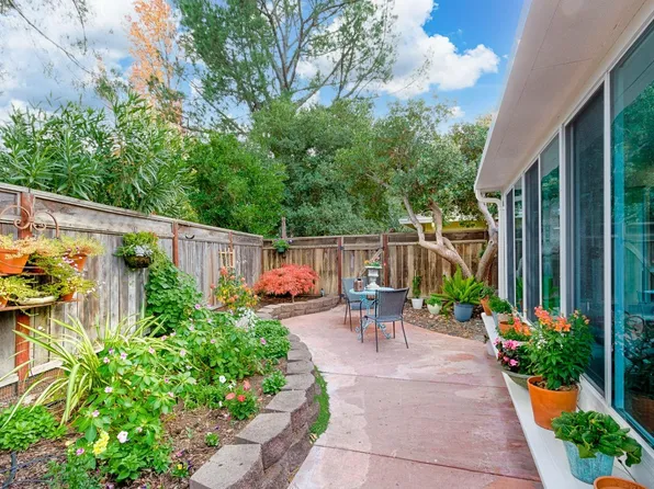 20 Meadowgreen Circle, Santa Rosa, CA 95409