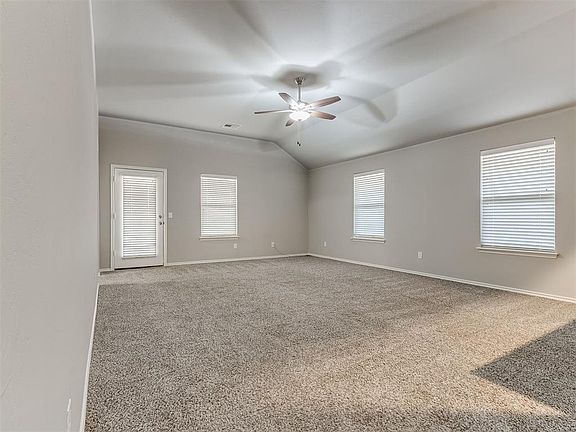 3rd image of 2309 Fallview Dr