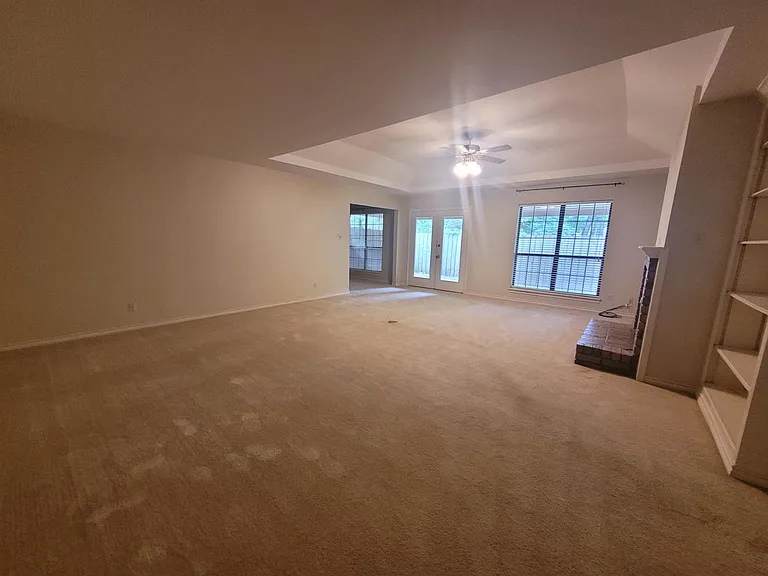414 Amberwood Cir — Photo 21