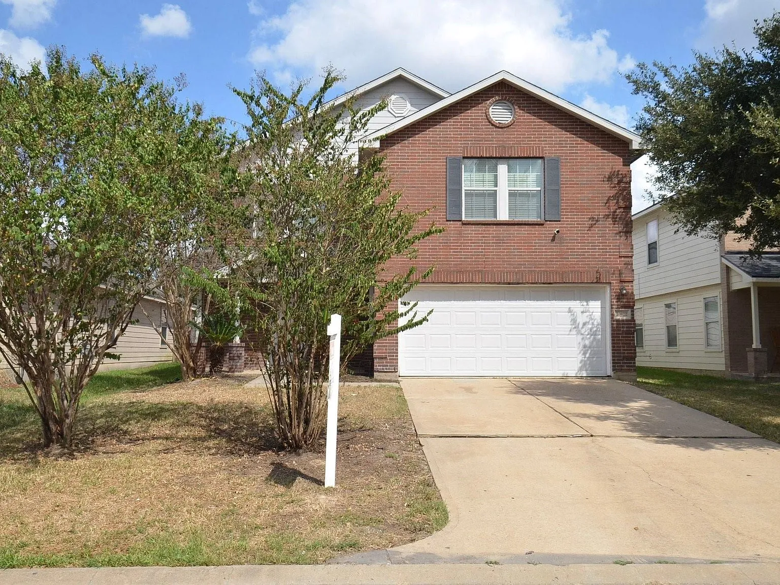 3 bed, 2.5 bath, 2940 sqft, $2,100 — Photo 1