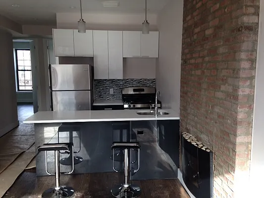 Rented by Premier Metro Realty Corp | media 36