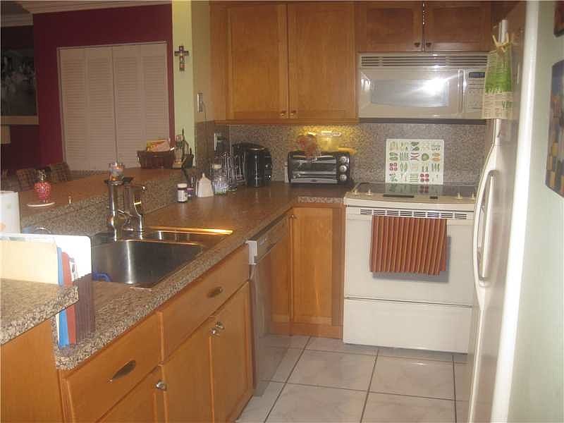 2nd image of 6980 Greentree Ln