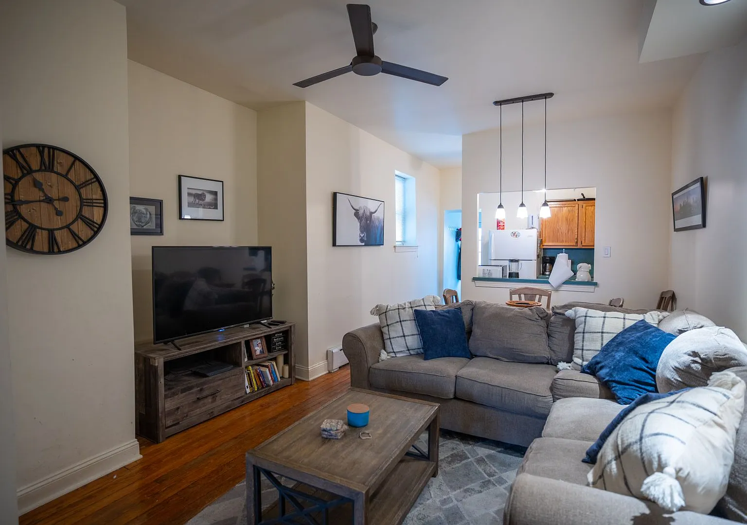 Large 1st fl with yard w/d — Photo 2