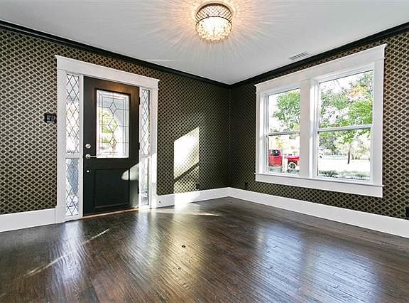 3rd image of 931 N Windomere Ave