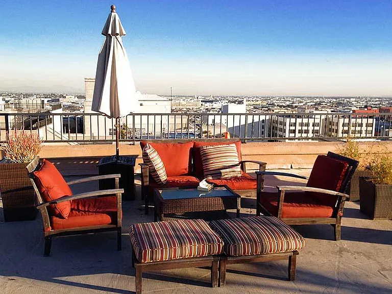 Roof lounge open 24hr