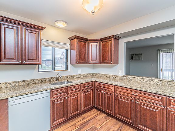 4th image of 1129 Cedar St APT 1B