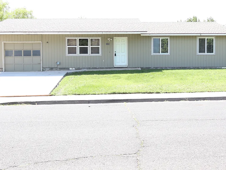 220 Pierce Ave — Photo 1